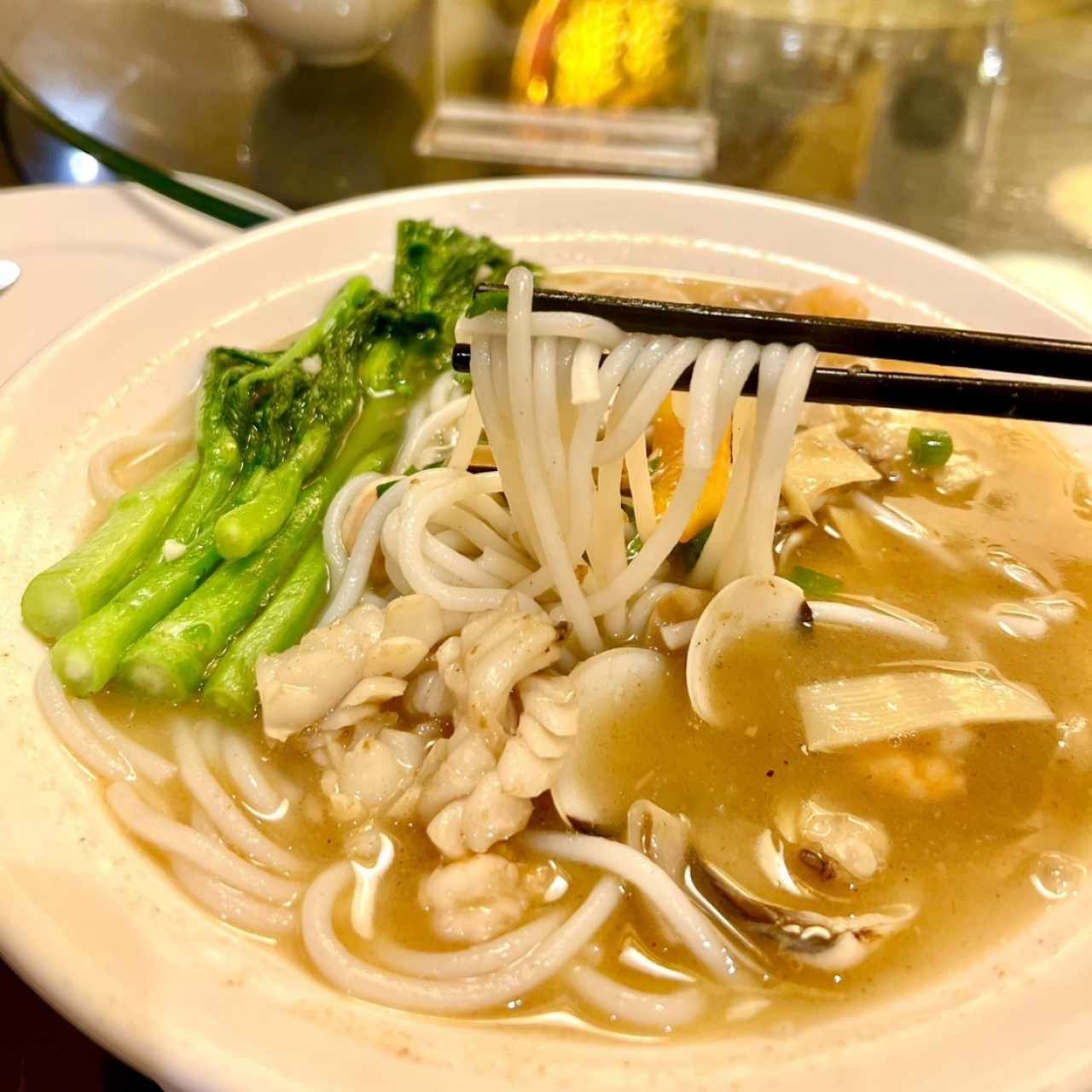 Sopa de Tallarines con Mariscos Saté