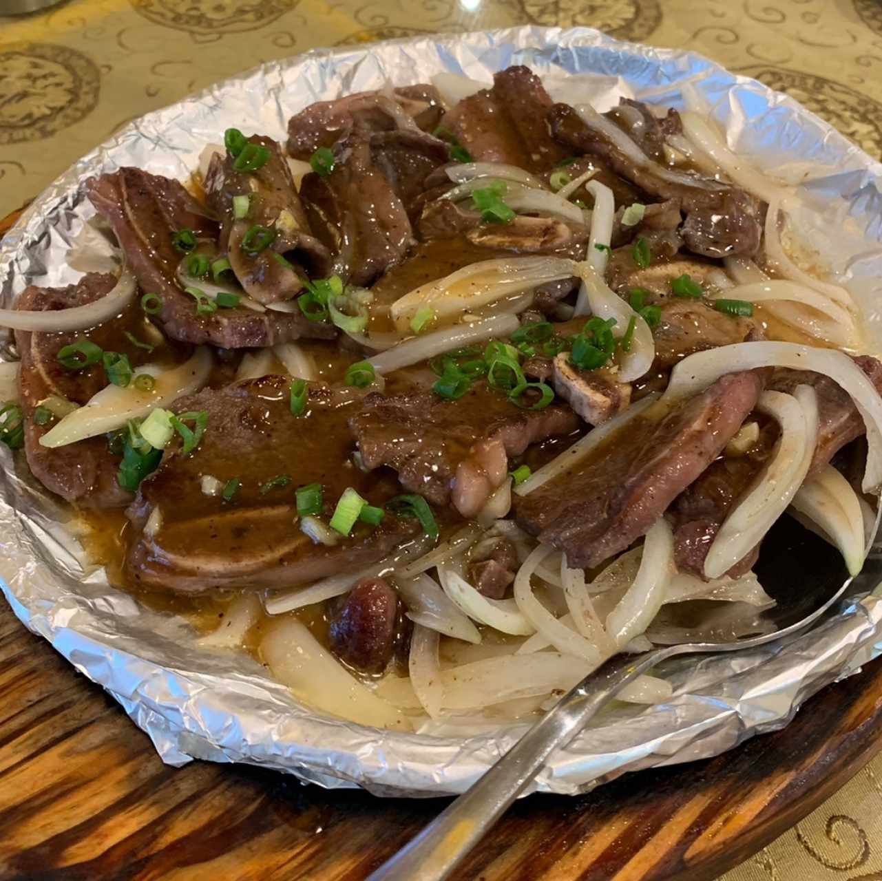 Costillas de Res al Pimienta Negra en Platos Calientes