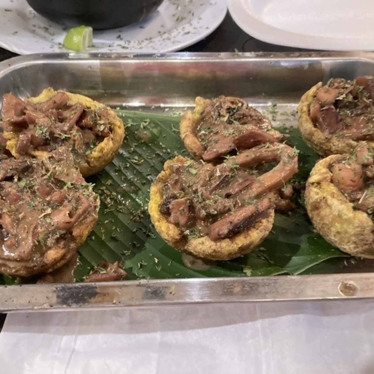 Patacones Rellenos Con Mixto de Mariscos