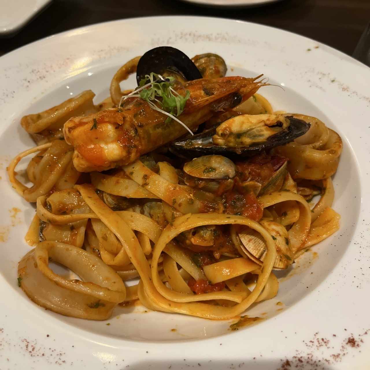 Fetuccini Di Mare en salsa roja 