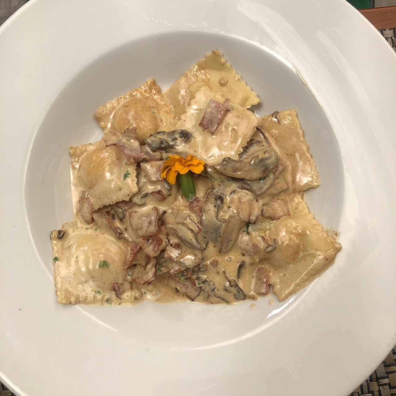 Ravioli de Pollo a la Boscaiola