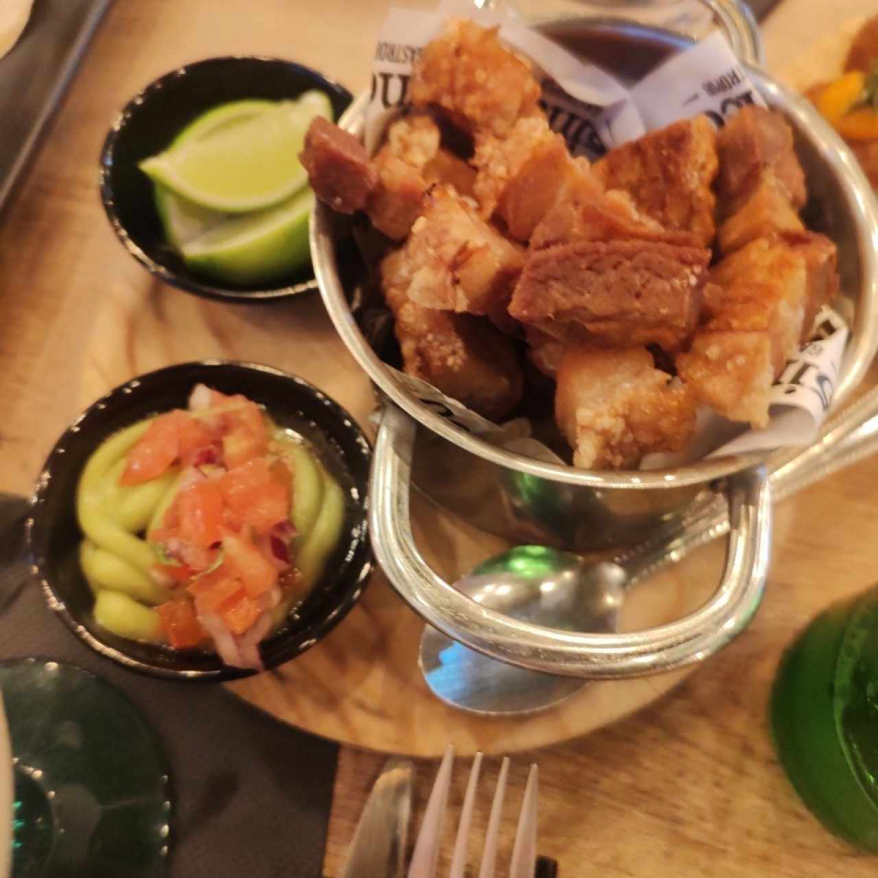 ENTRADAS - CHICHARRONES