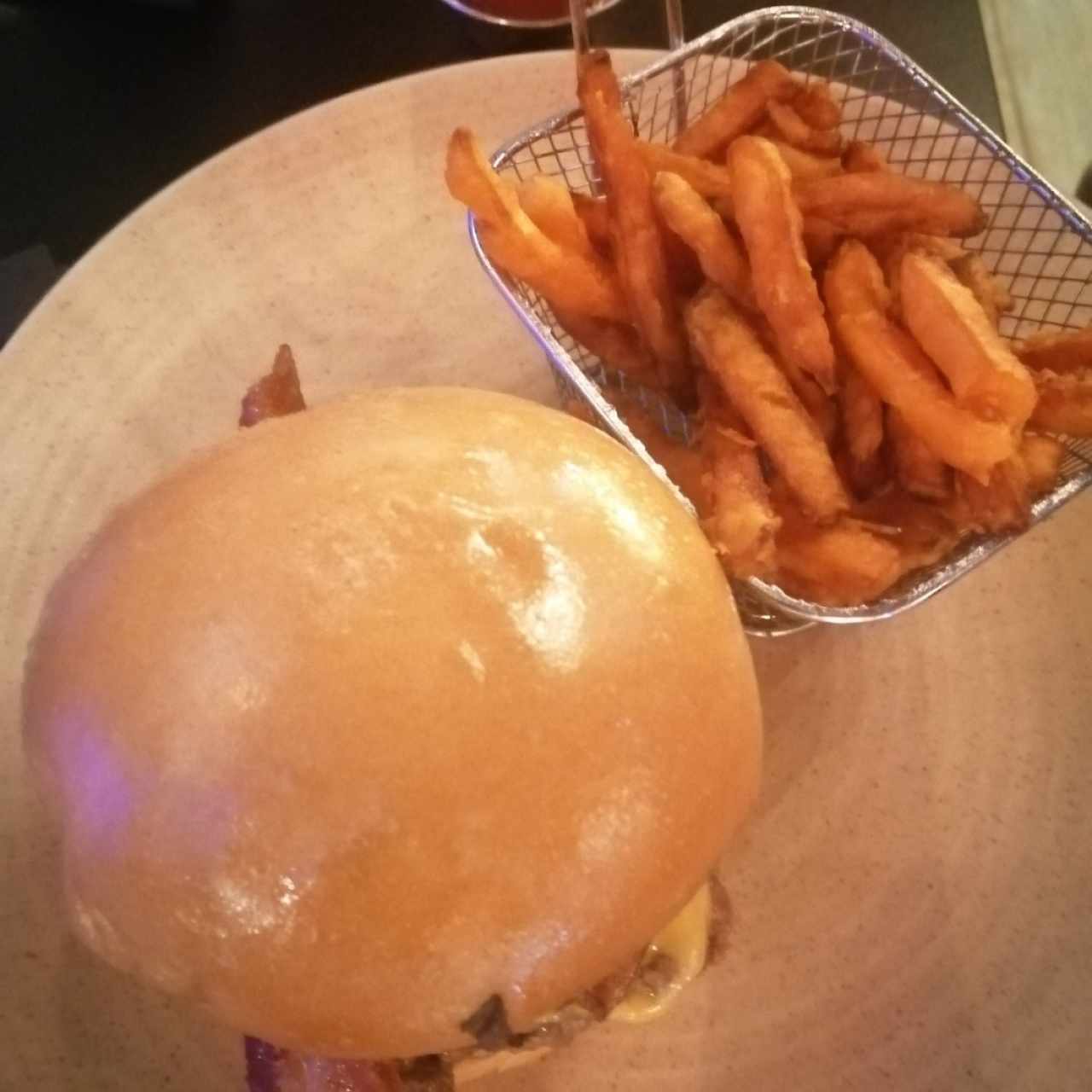 Hamburguesa de carne con camote