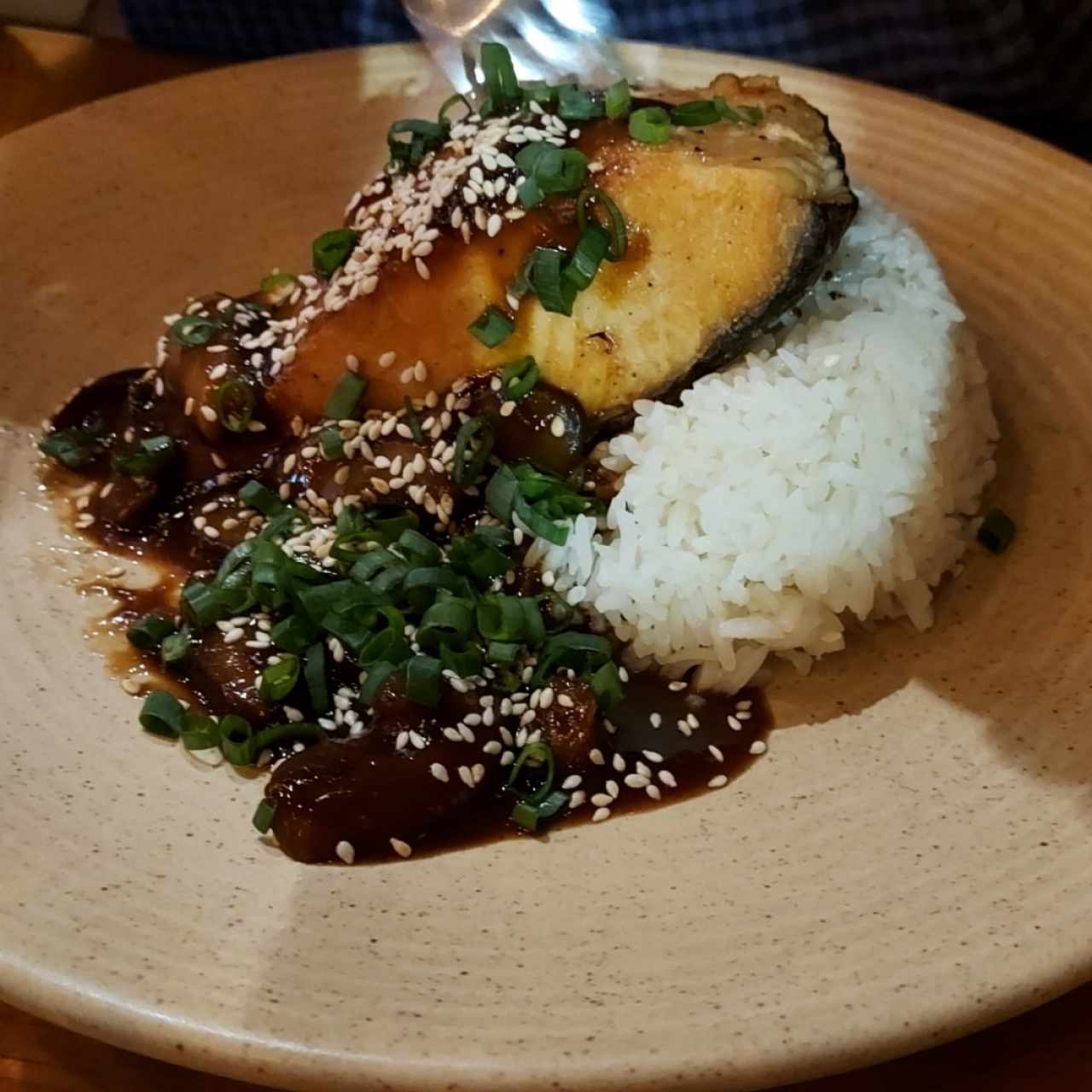 salmón en salsa teriyaki