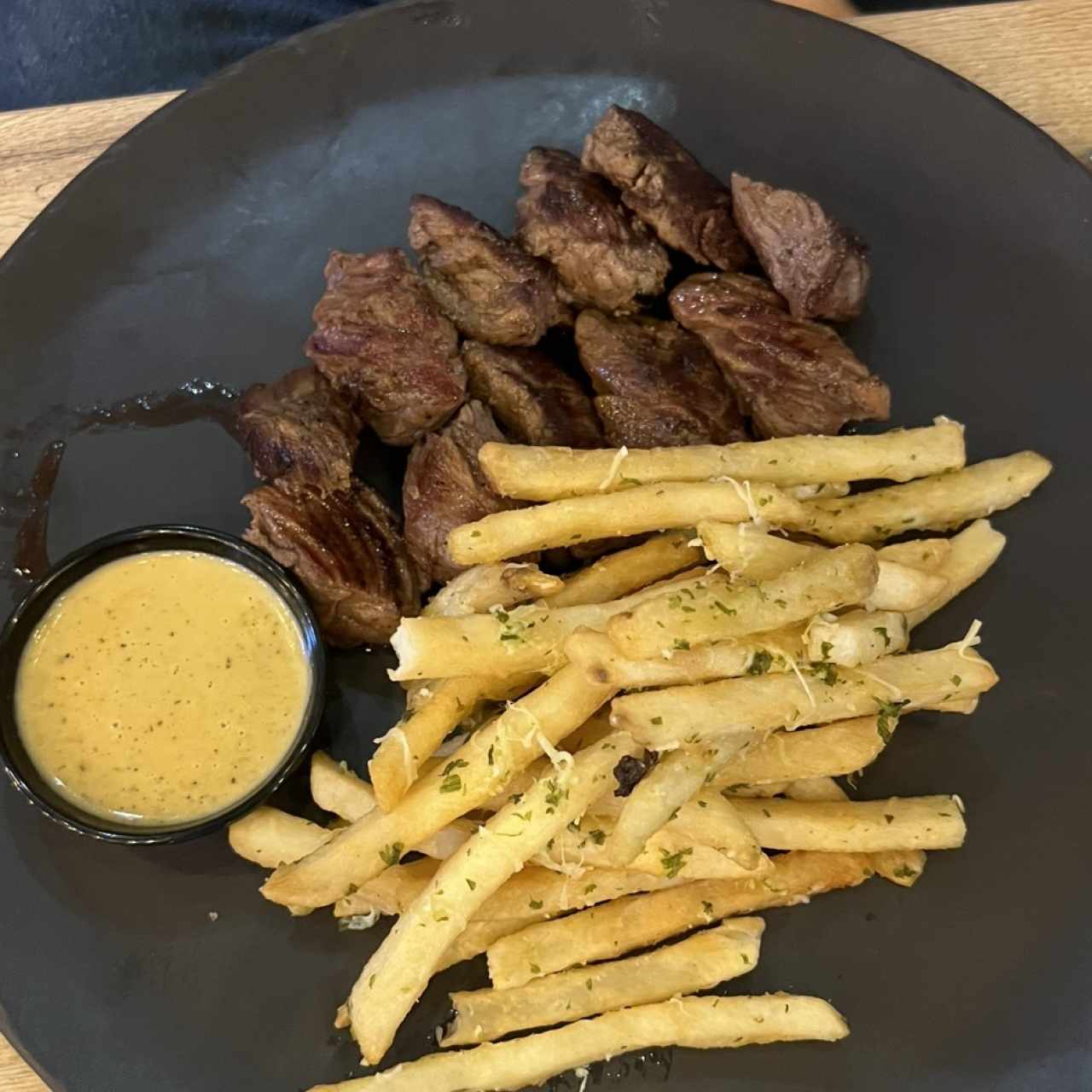PLATOS FUERTES - STEAK AND FRIES