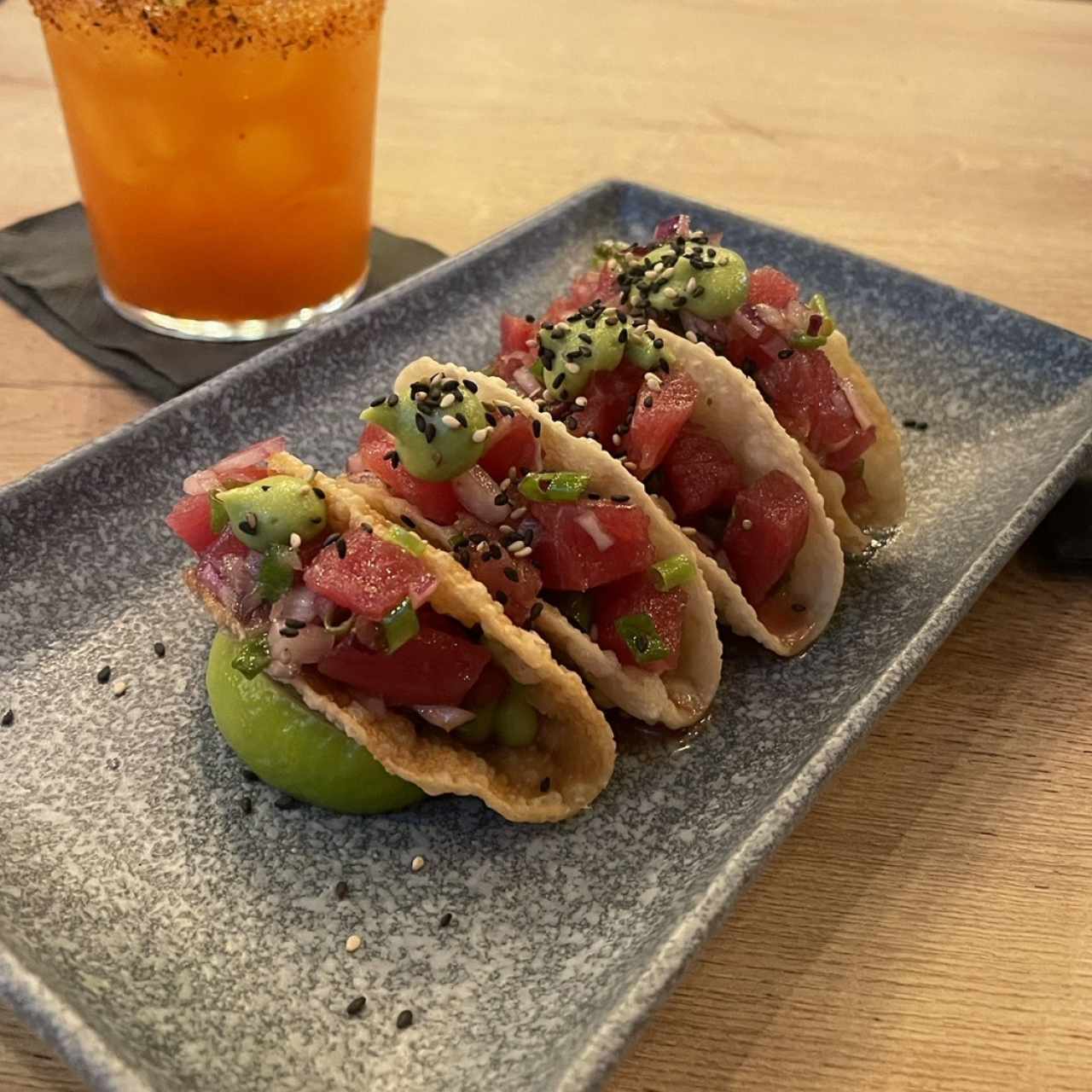 ENTRADAS - POKE TUNA TACOS