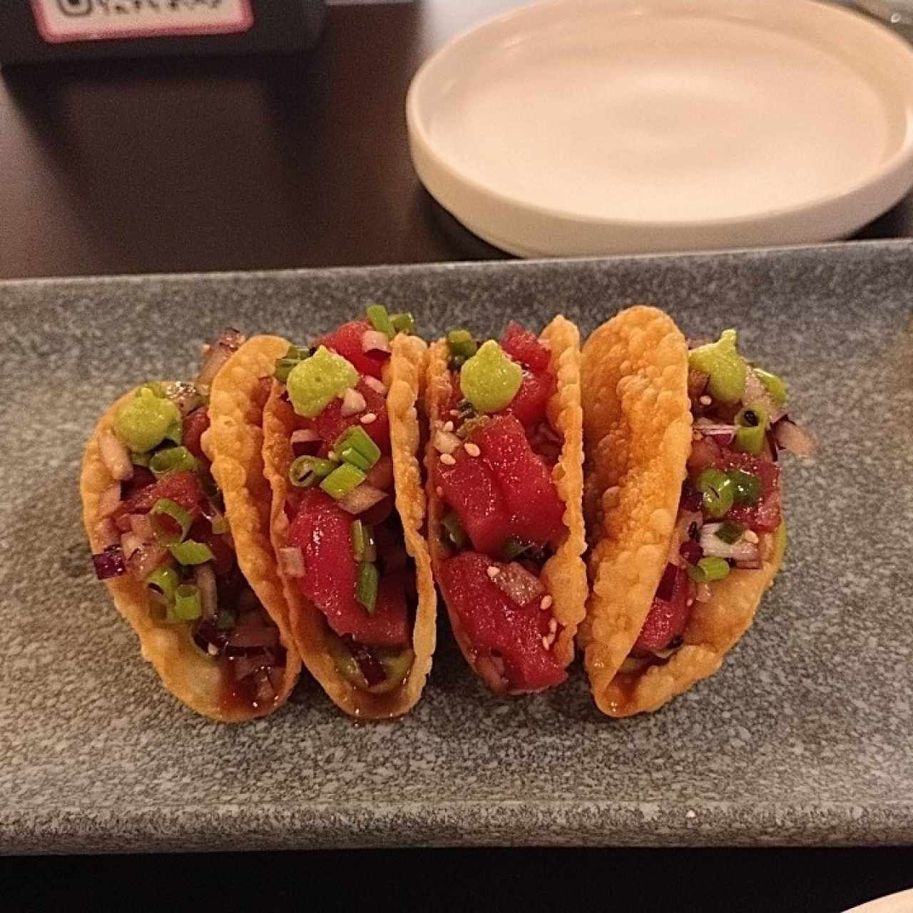ENTRADAS - POKE TUNA TACOS