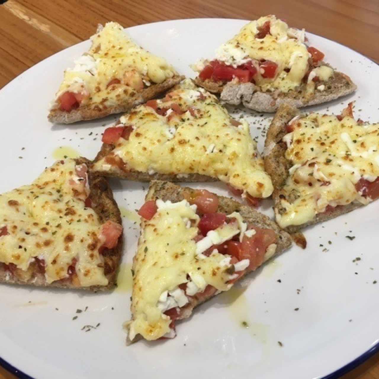 Pan pita con tomate 