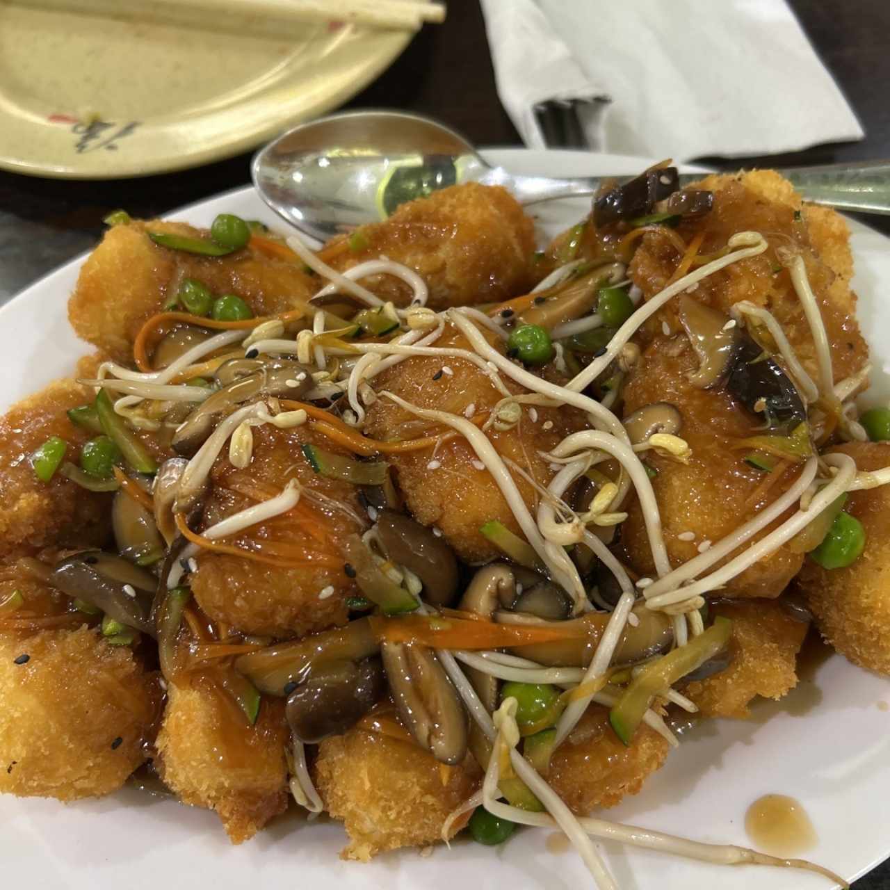 Tofu en Salsa de Hongos con Vegetales