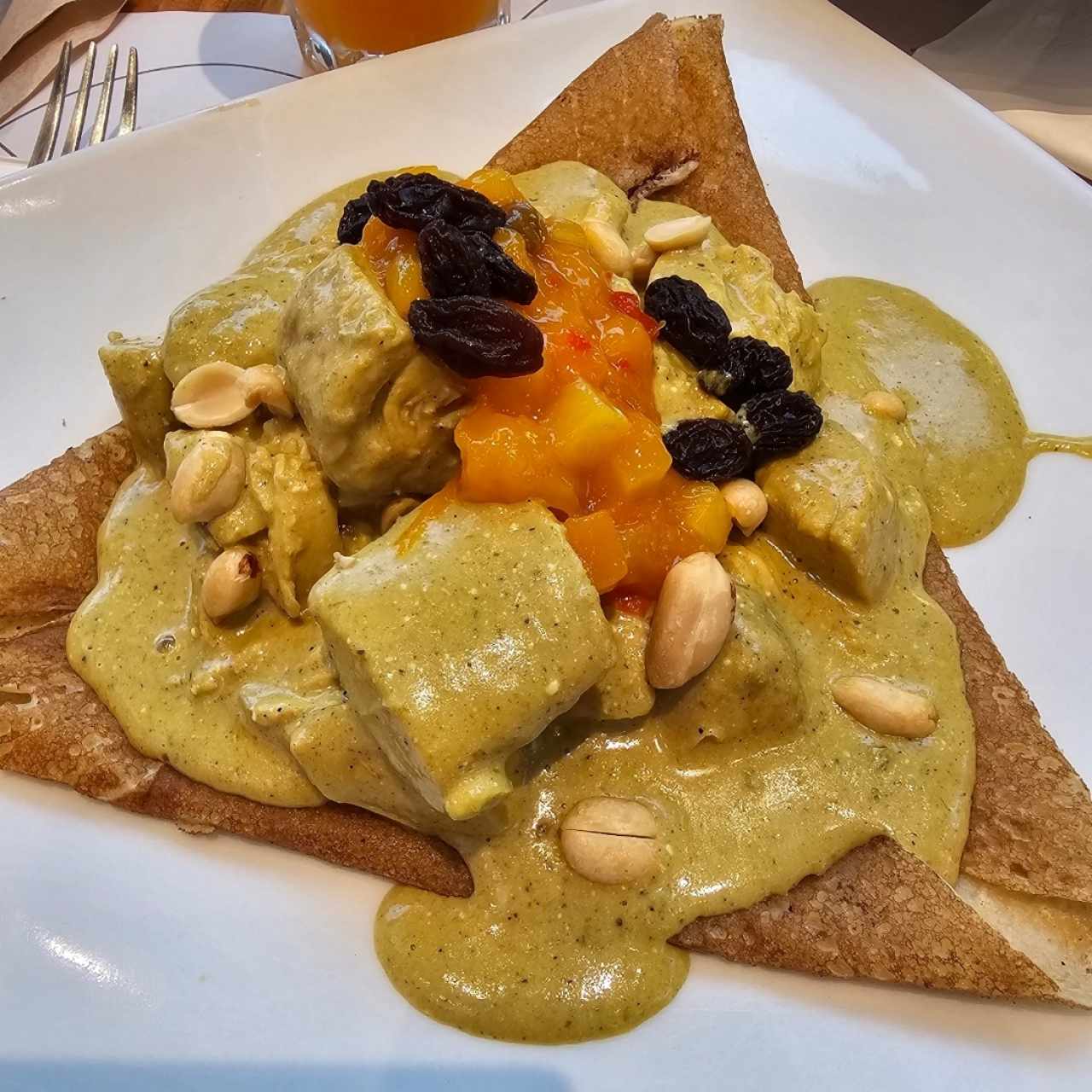 Crepe de Pollo al Curry al Estilo Hindú 