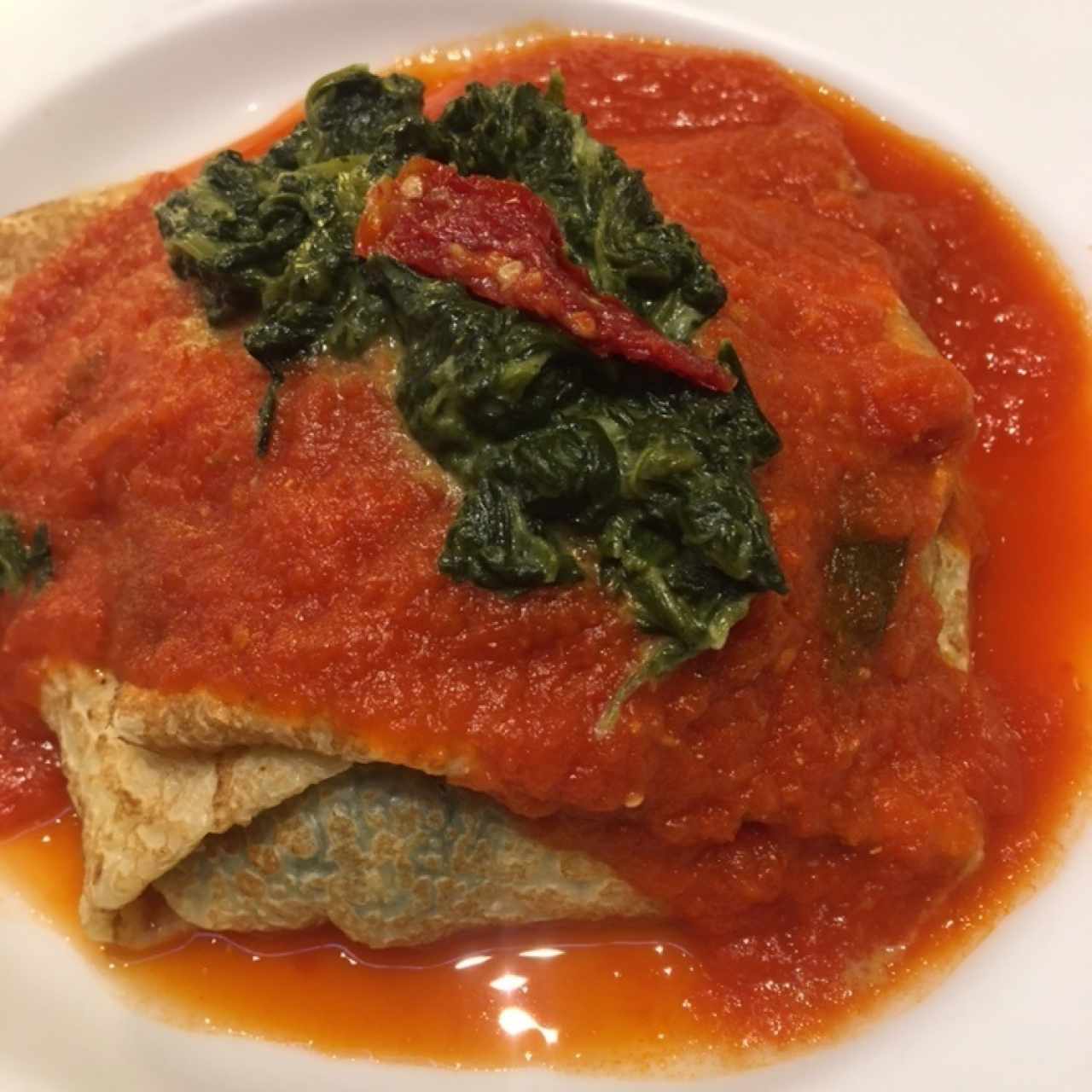 Creppes con espinaca y salsa de tomate! 