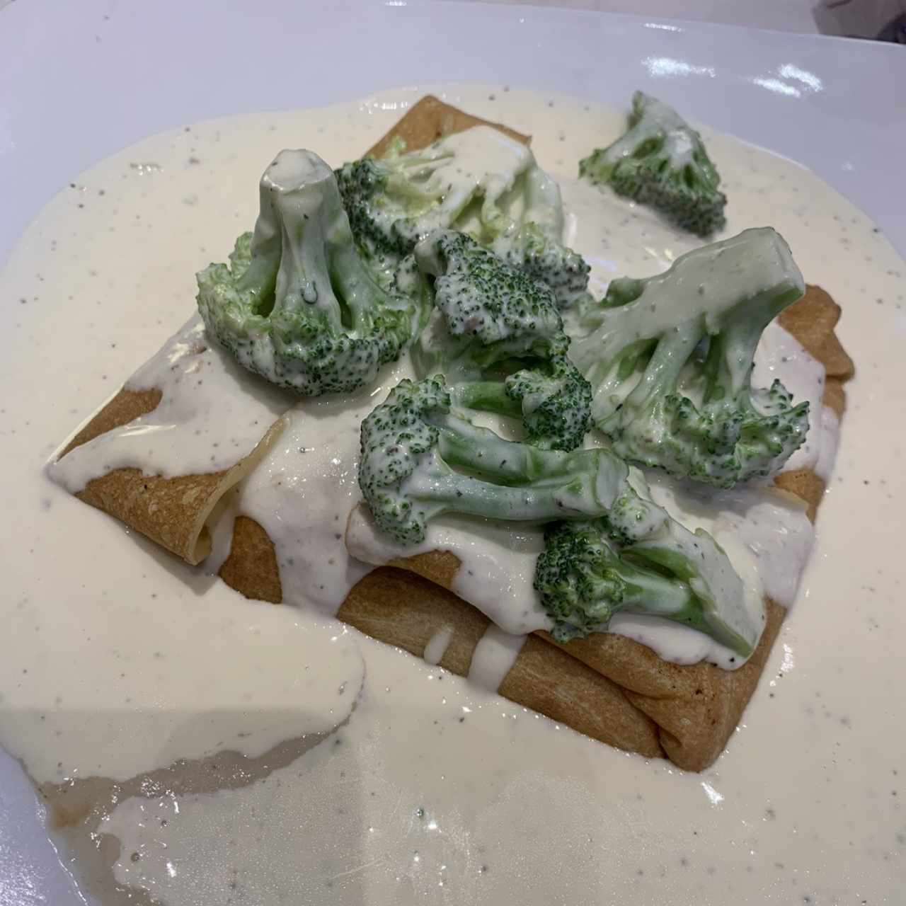 Crepe de brócoli, pollo y queso