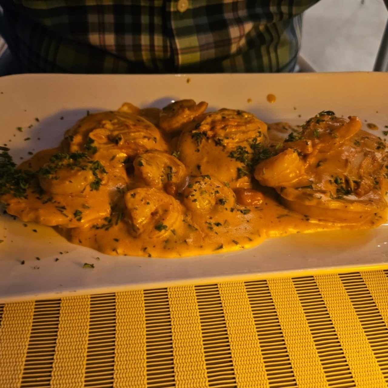 Ravioli de Ricotta con Camarones