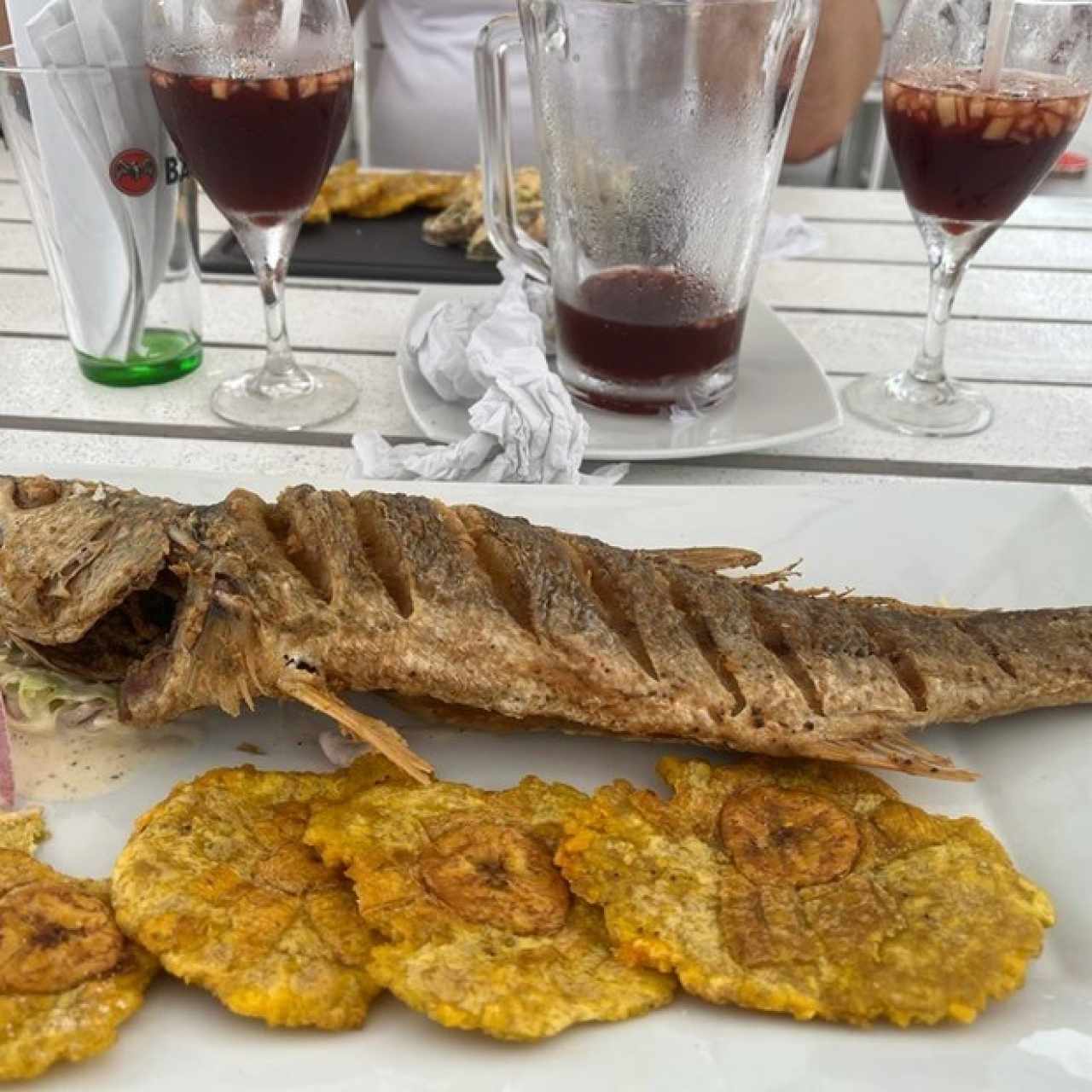 pescado con patacones