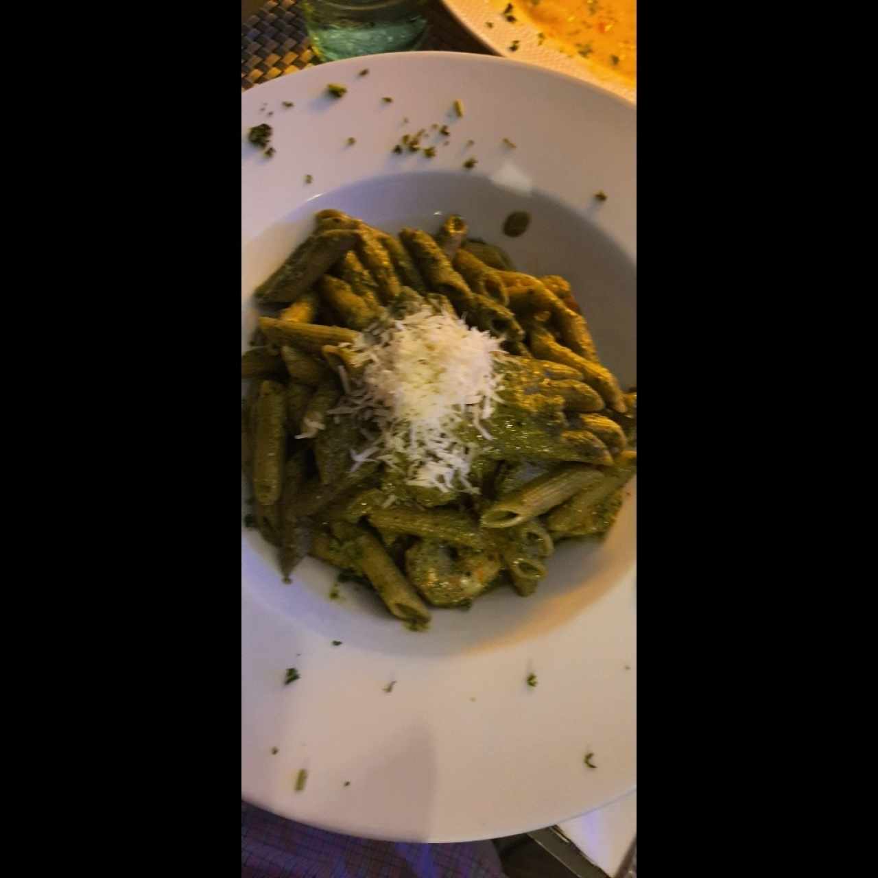 penne con camarones al pesto