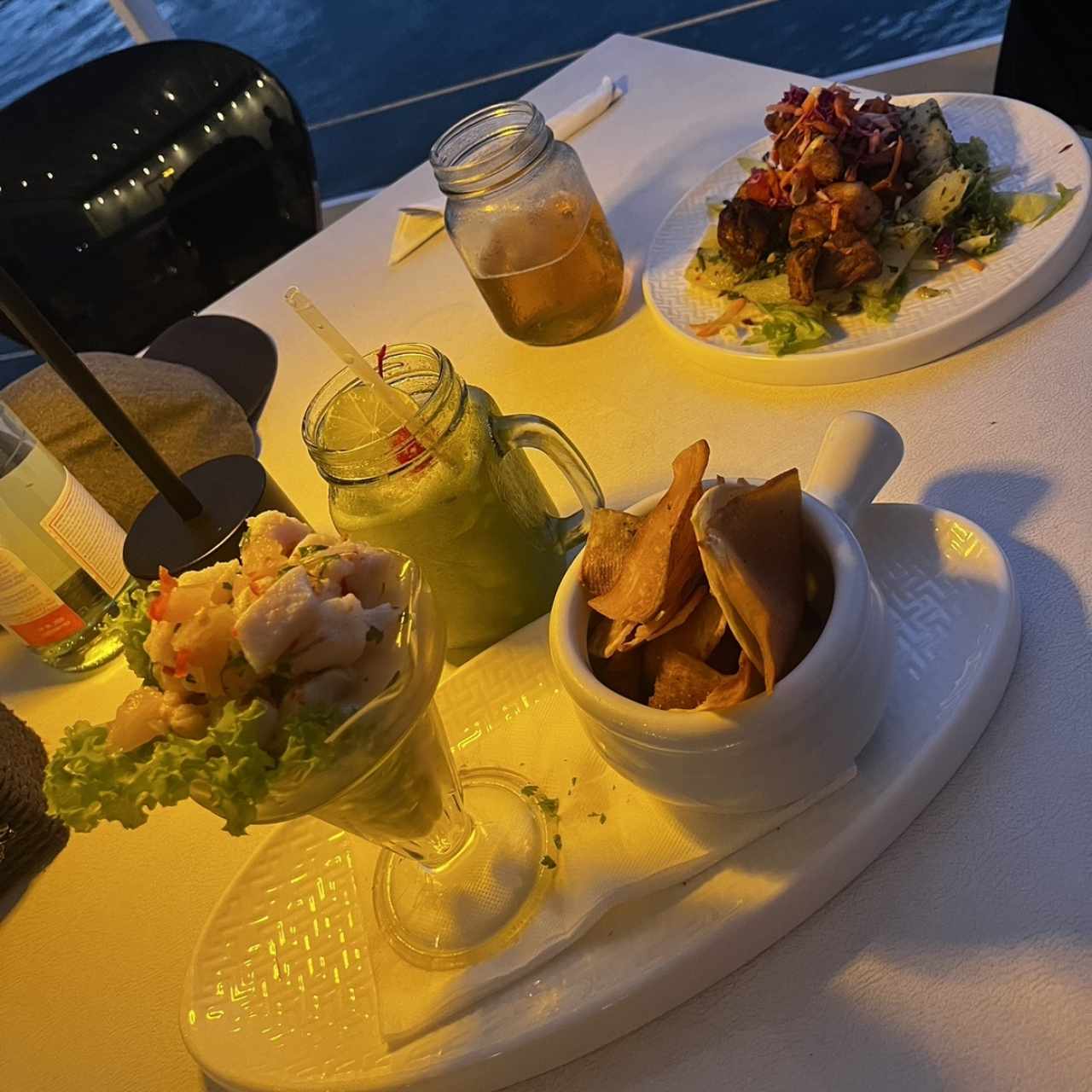 Entradas - Ceviche de corvina y chicharron de puerco