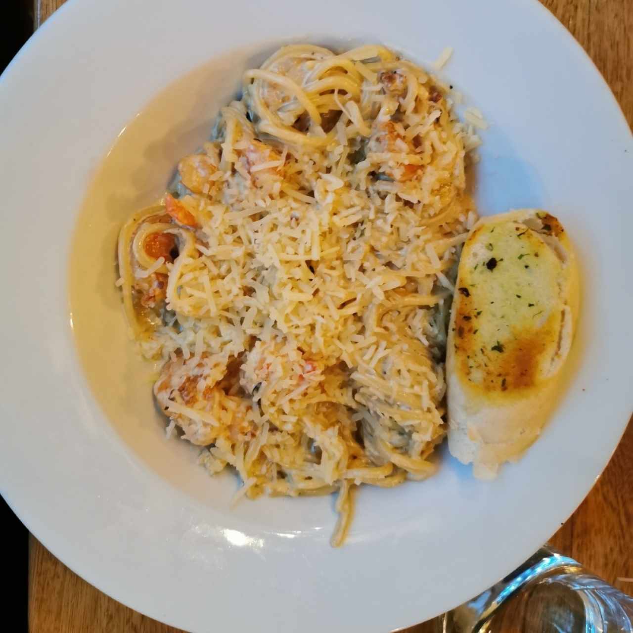 Pasta Alfredo con Camarones