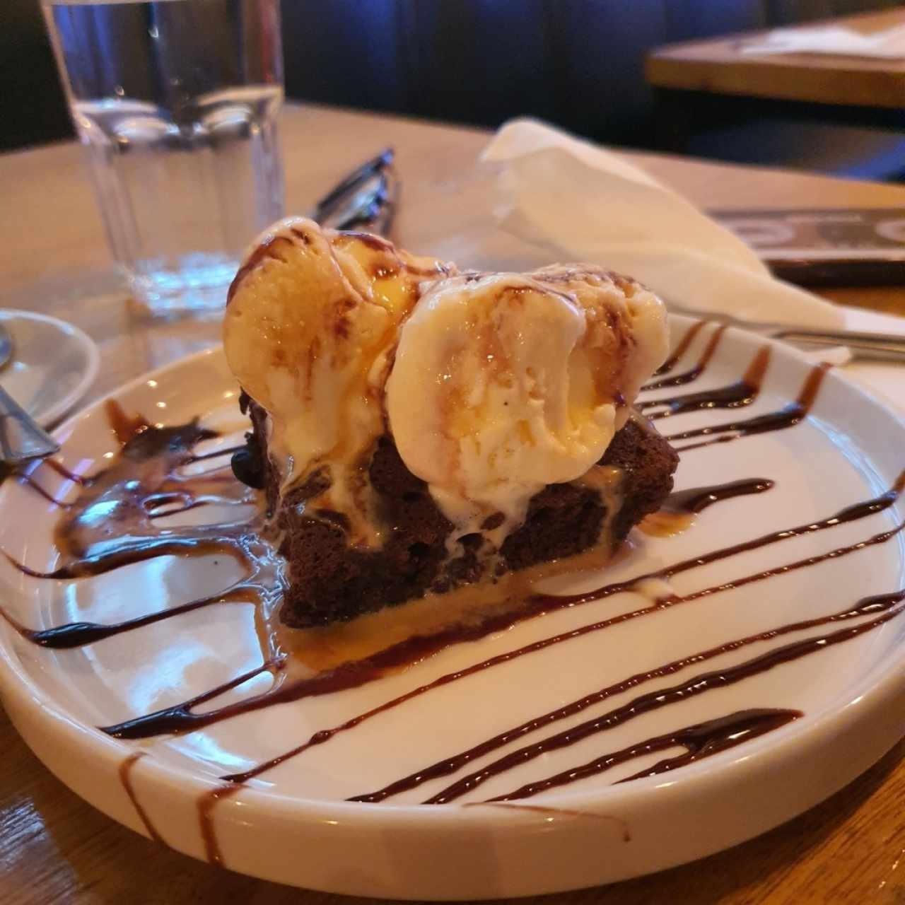 Brownie con helado 1