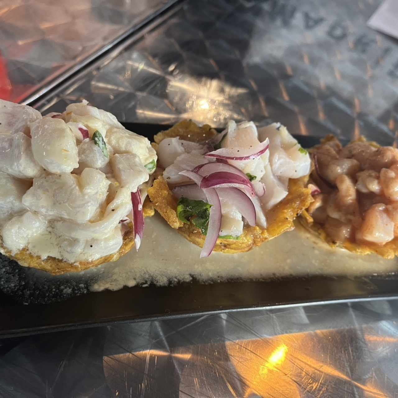 Patacones rellenos de ceviche 