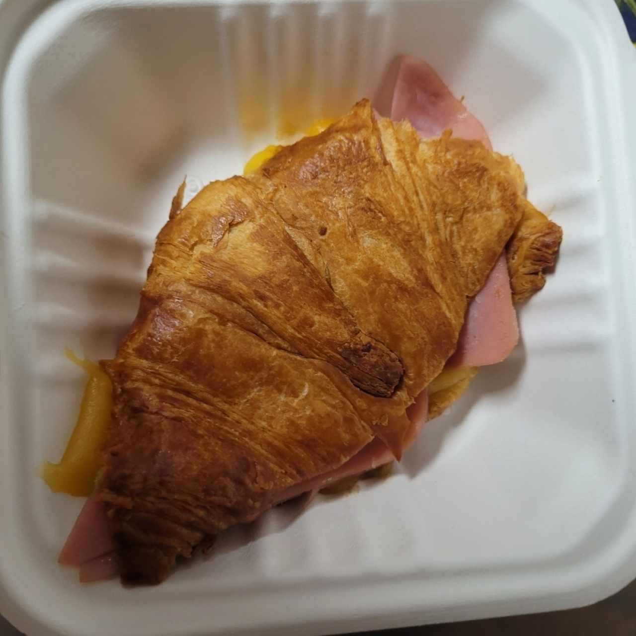 croissant jamón y queso 