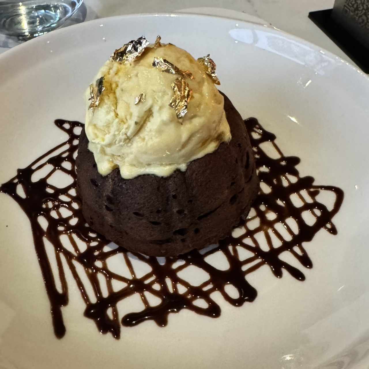 Fondane  de Chocolate con Helado de Maracuya 