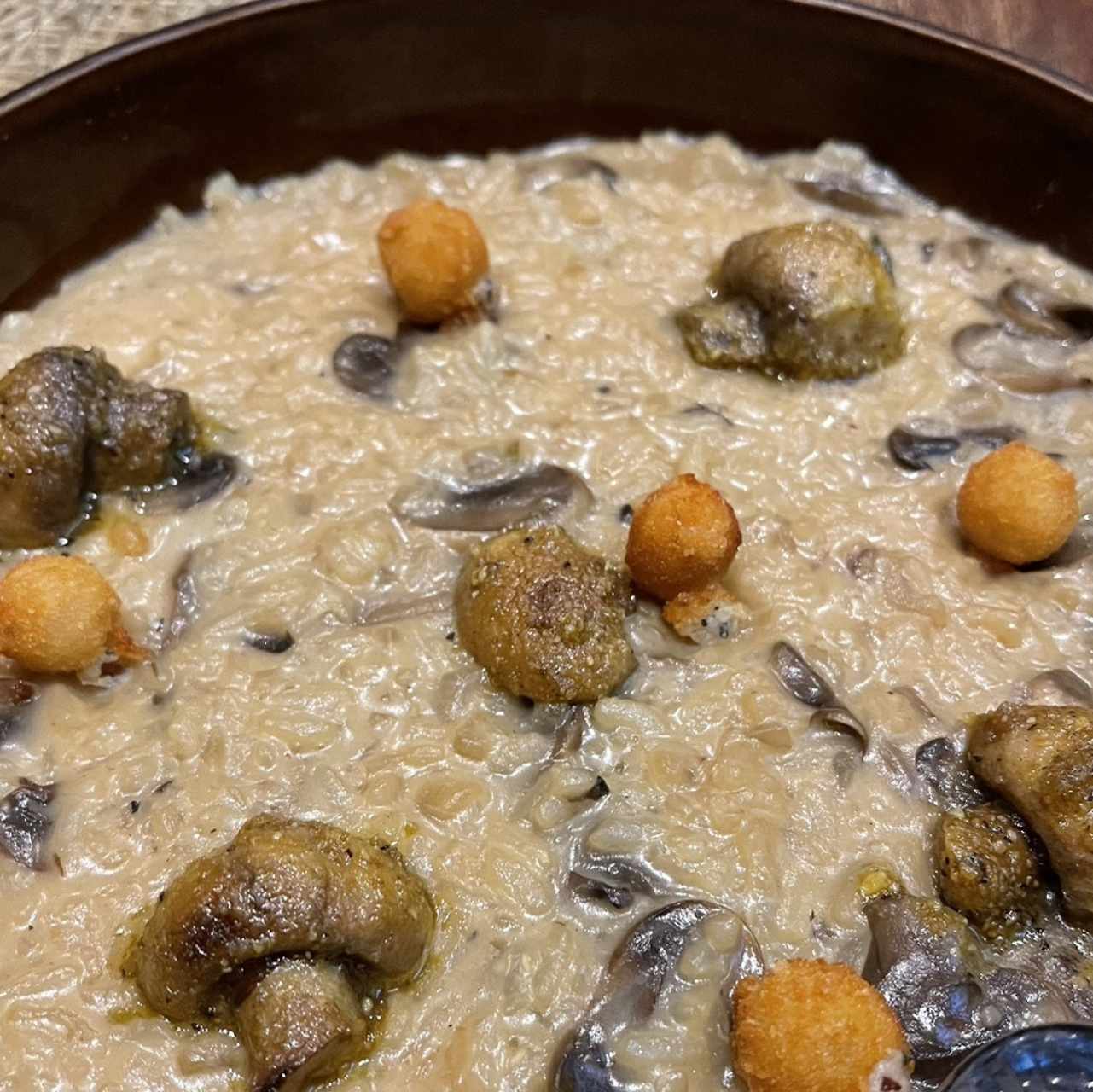 Risotto de Hongos y Trufas Crocantes