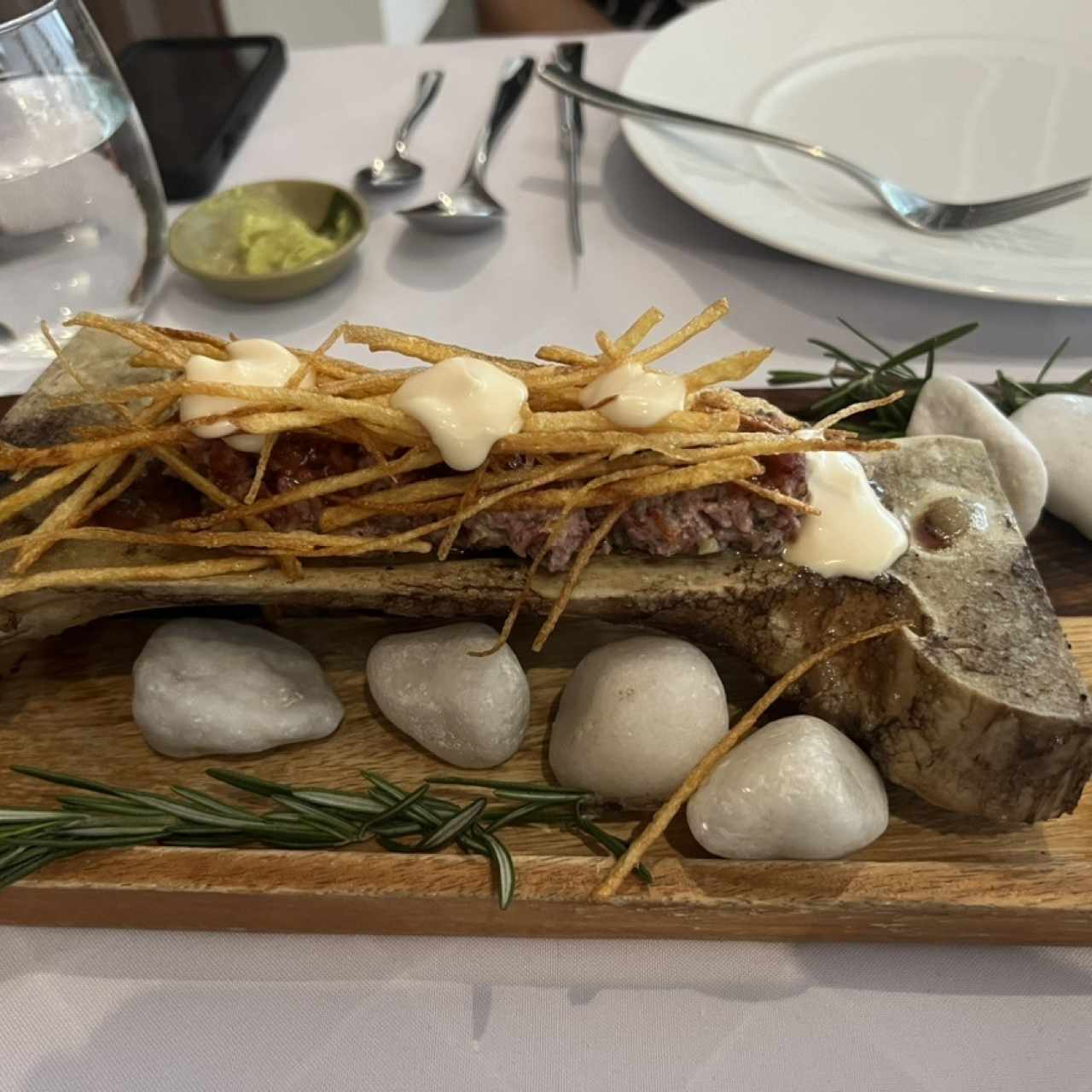 Steak tartare con tuétano