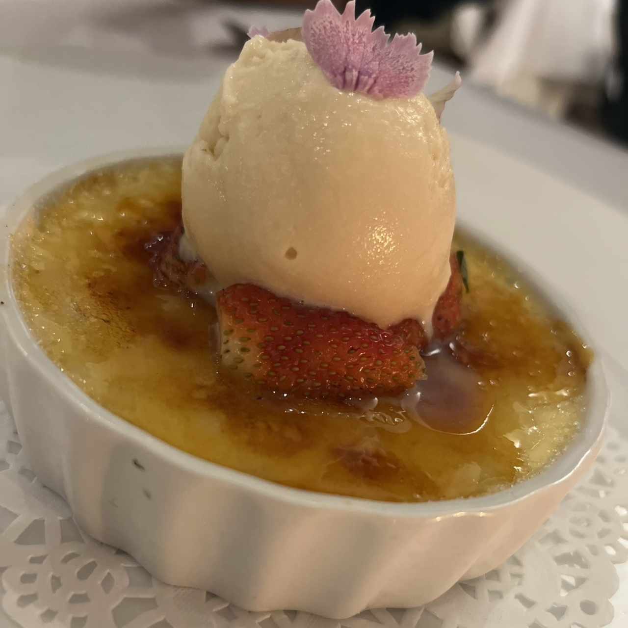 Creme brule con helado de Canela 