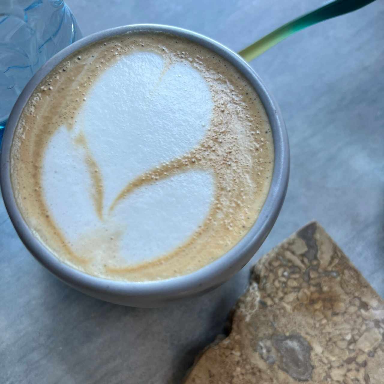 Capuccino con leche de marañón y almendras