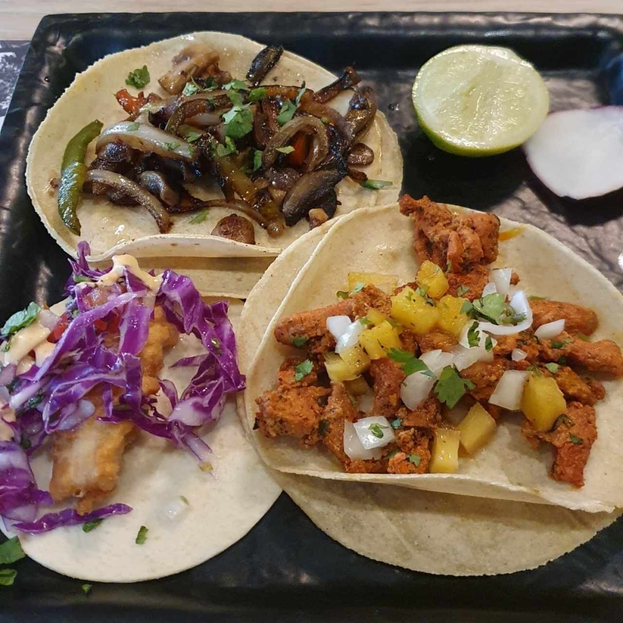 Tacos del menú ejecutivo (Al Pastor, de Vegetales y de pescado)