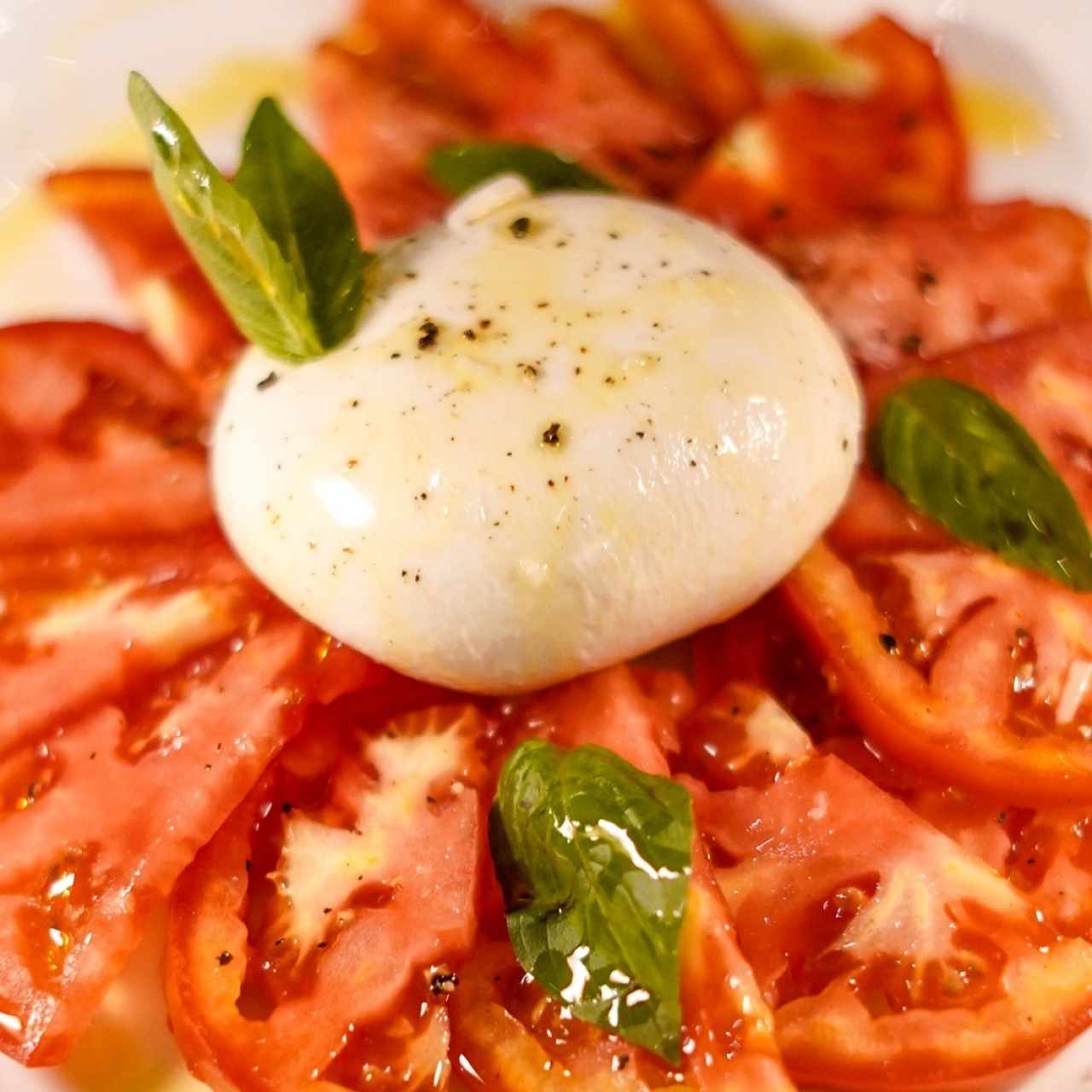 Ensalada Caprese con Burrata