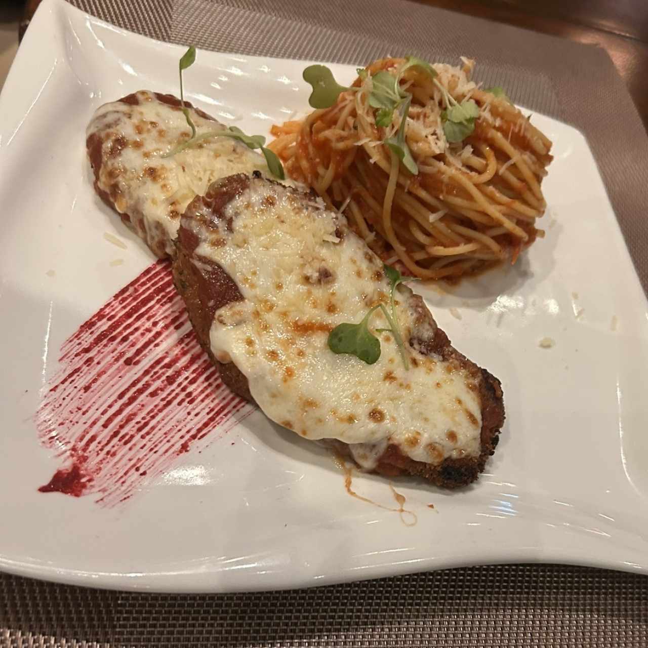 Platos Fuertes - Eggplant Parmesan