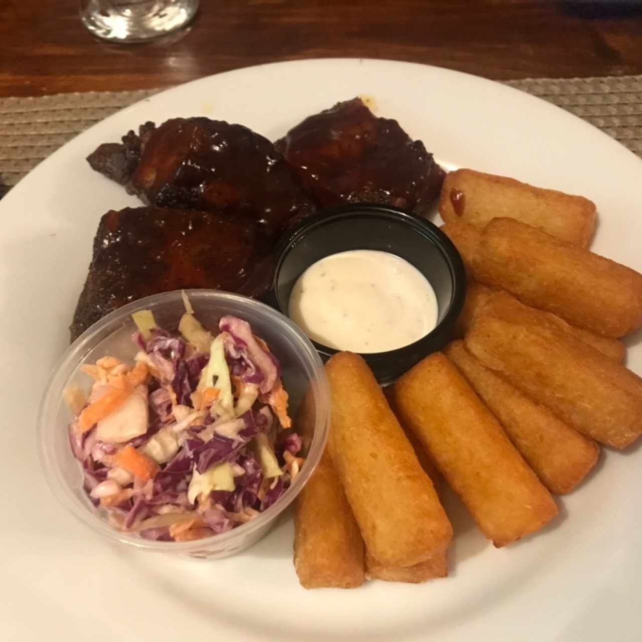 Menú lunch Rib bites con yucas