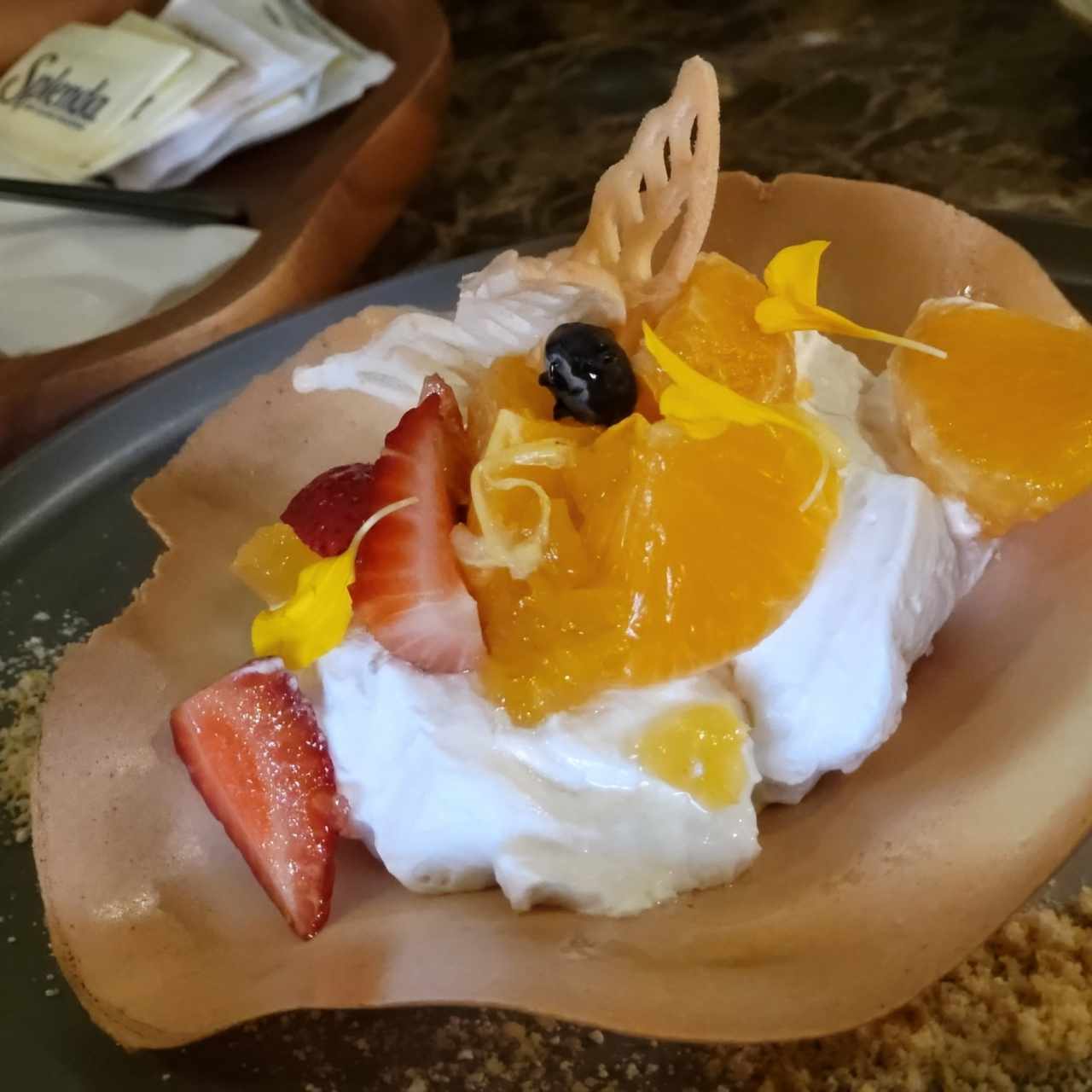 Tejas de Frutas y Merengue (Menú Explorador)