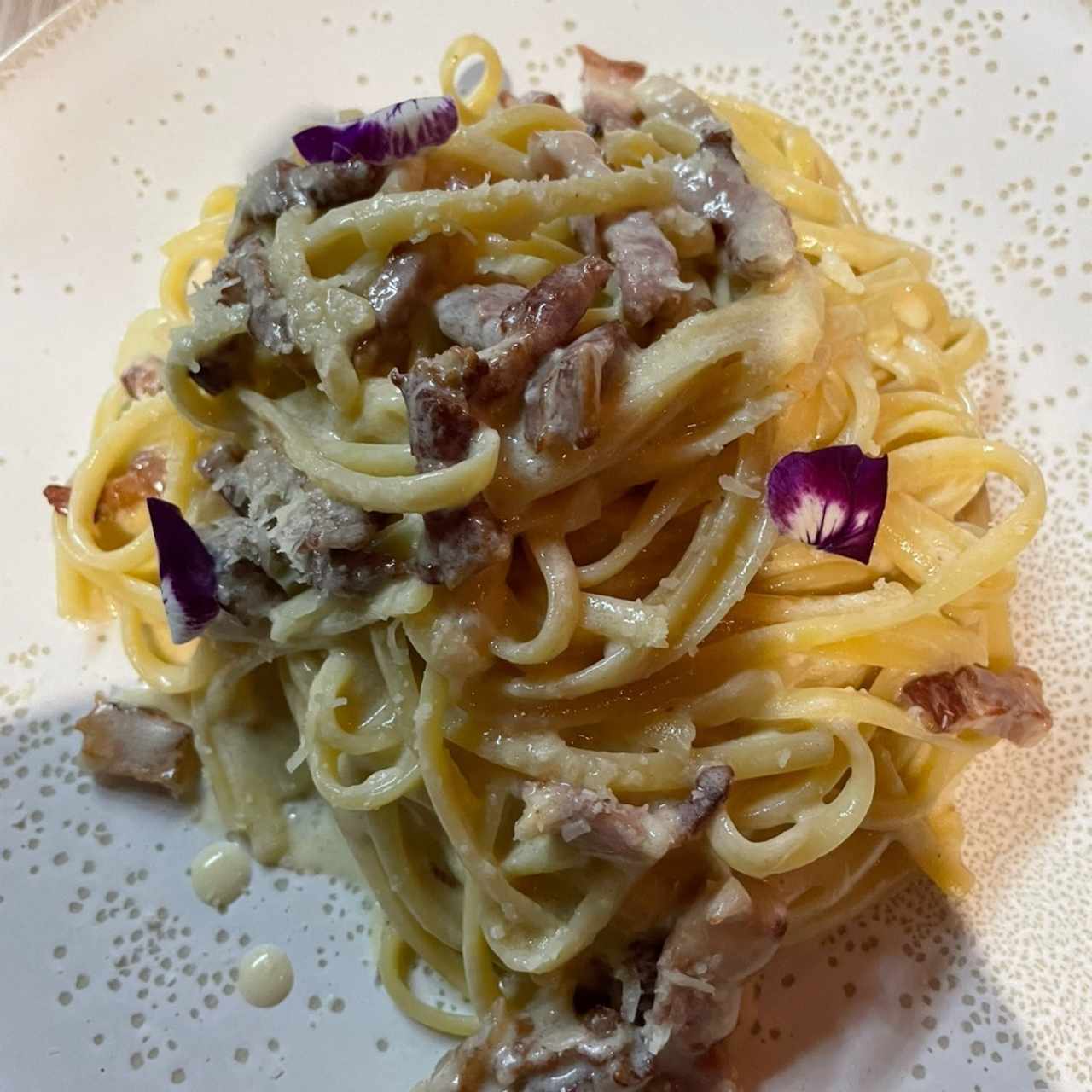 Linguini Alfredo y Tocino