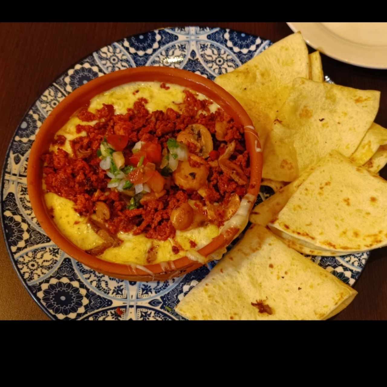 Queso Fundido con Champiñones