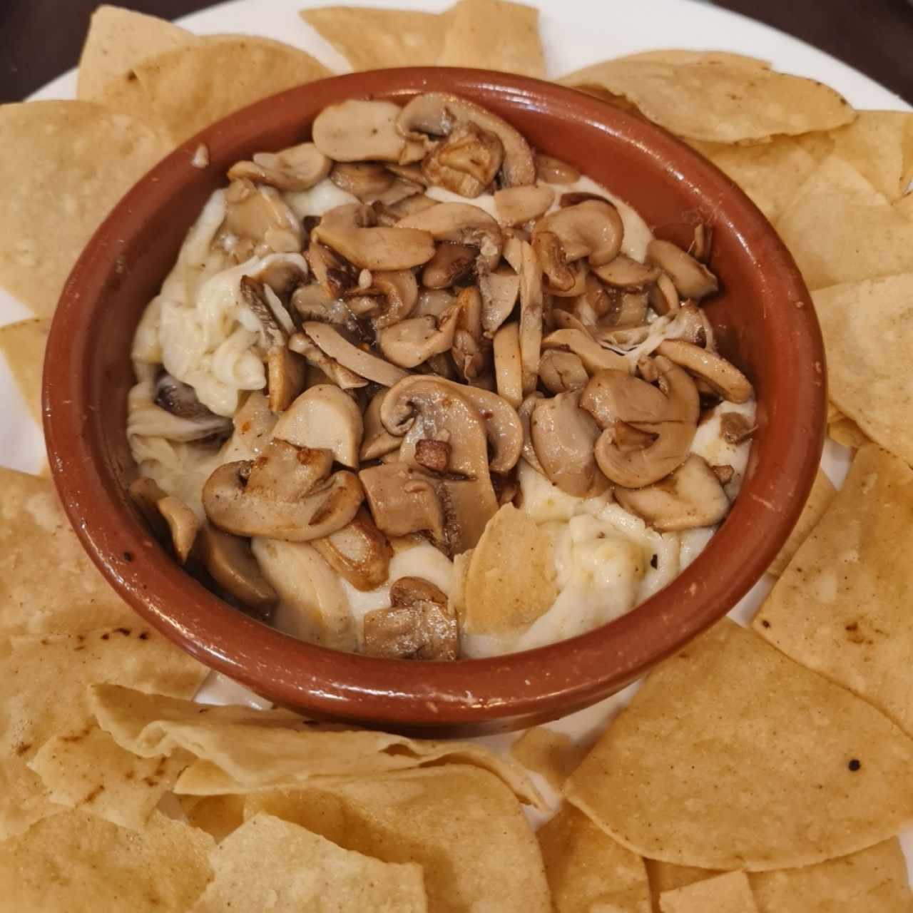 queso fundido con hongos