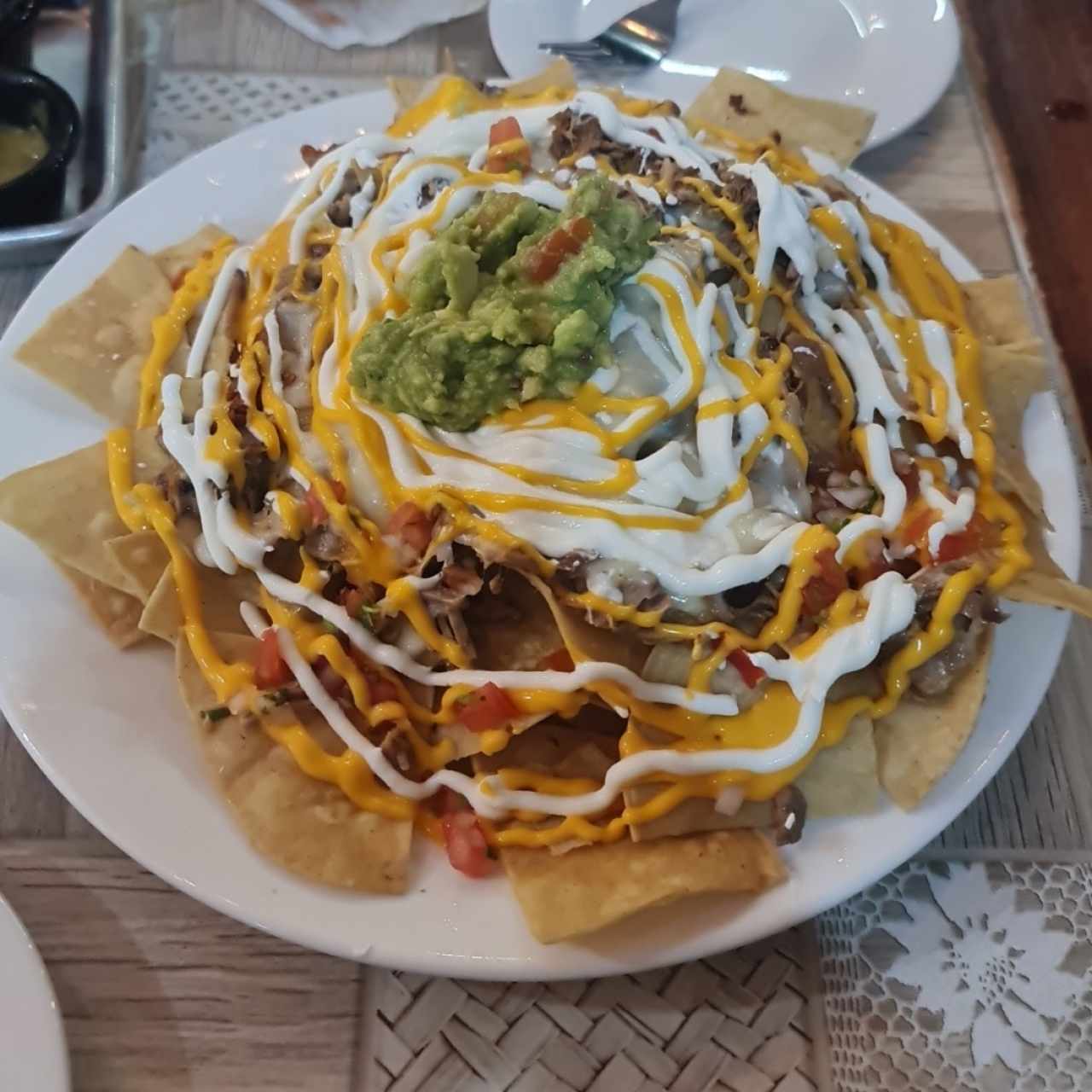 Nachos yeyes de Carnitas.