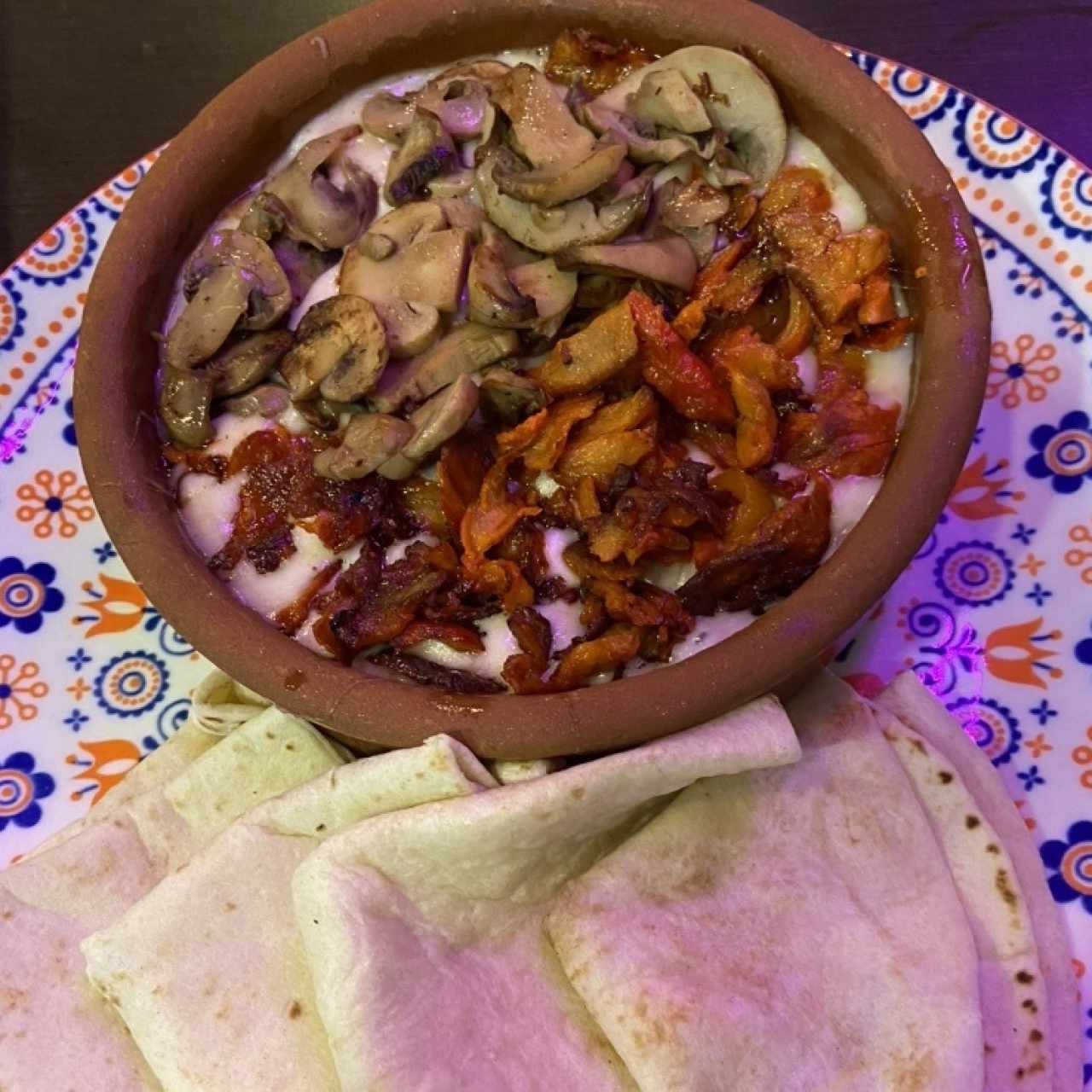 Queso Fundido con Champiñones