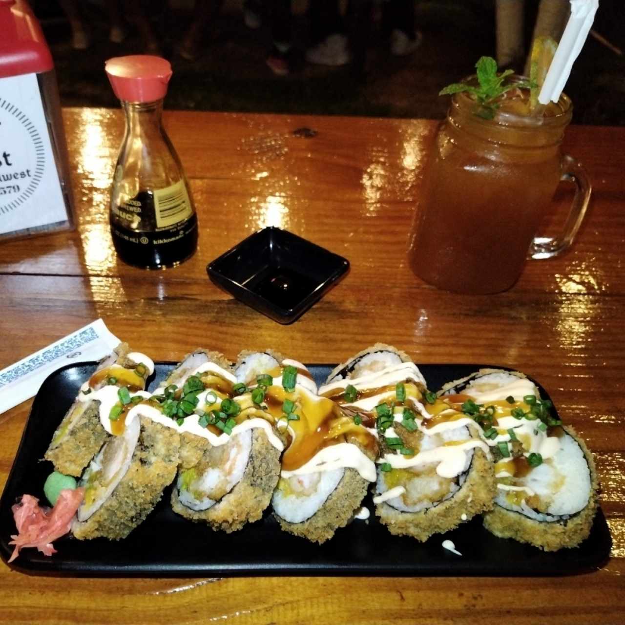 Crispy Roll con jugo de limón con raspadura. 