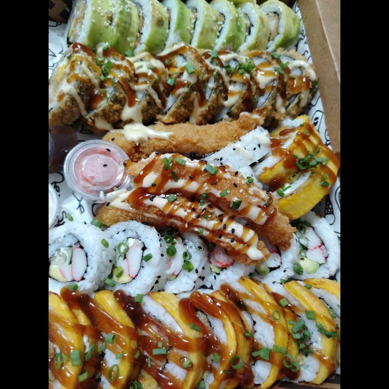 Bandeja mixta de sushi