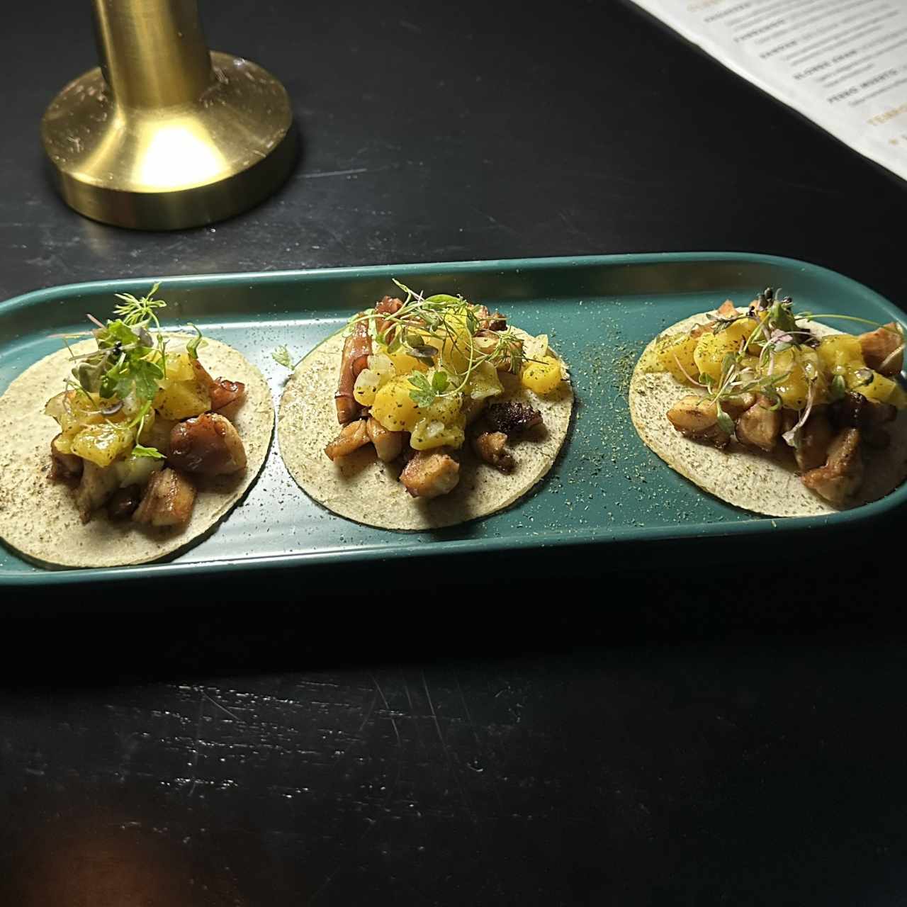 TACOS DE PULPO CON MANGO Y CILANTRO