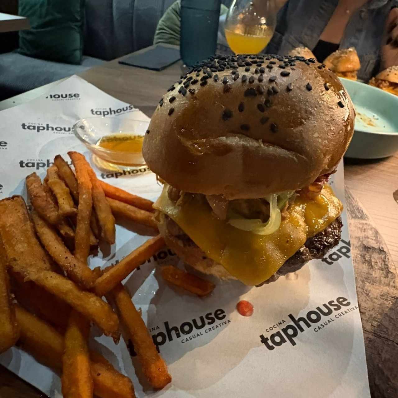 PLATOS PRINCIPALES - HAMBURGUESA SALVAJE