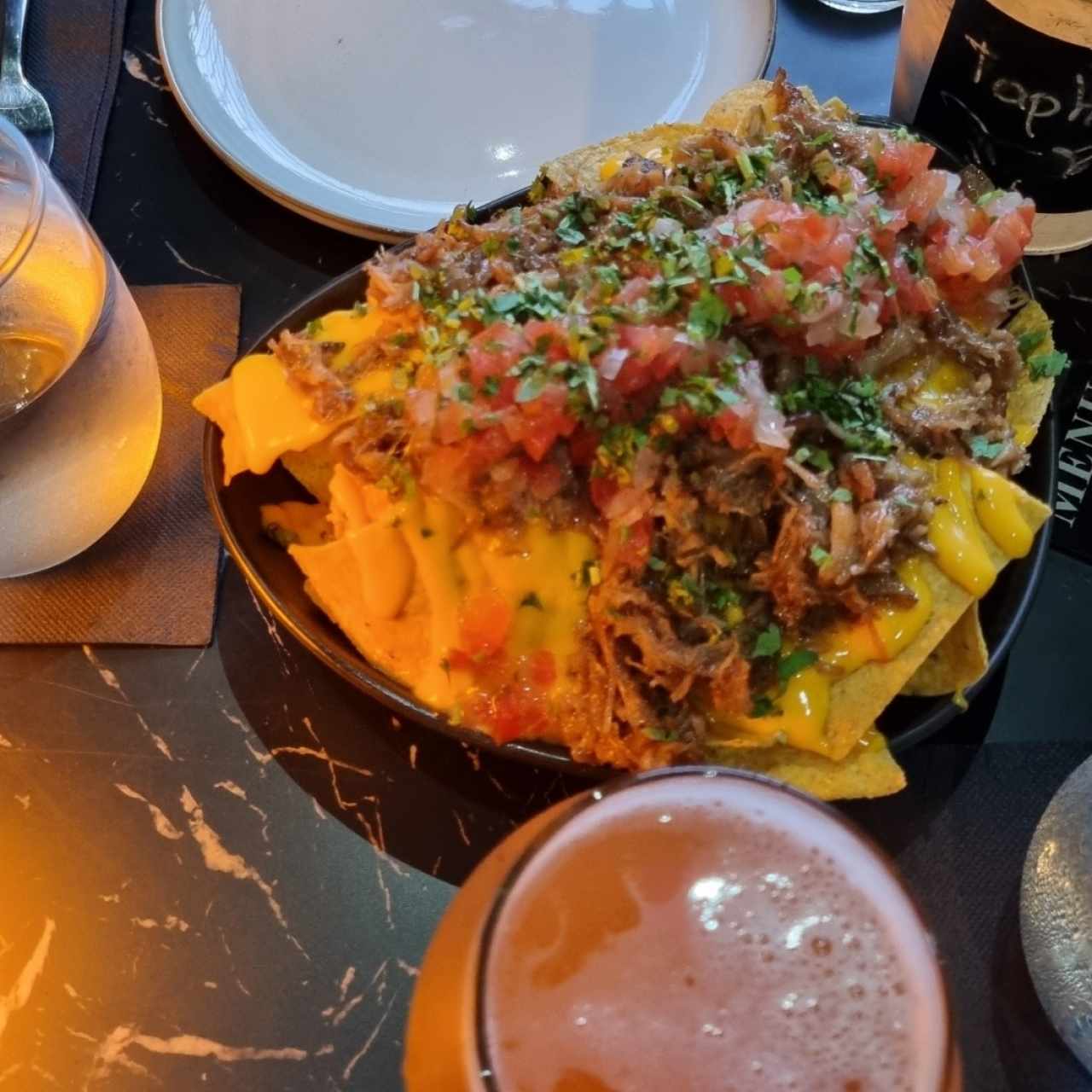 Nachos con carnita/ Nachos with carnitas