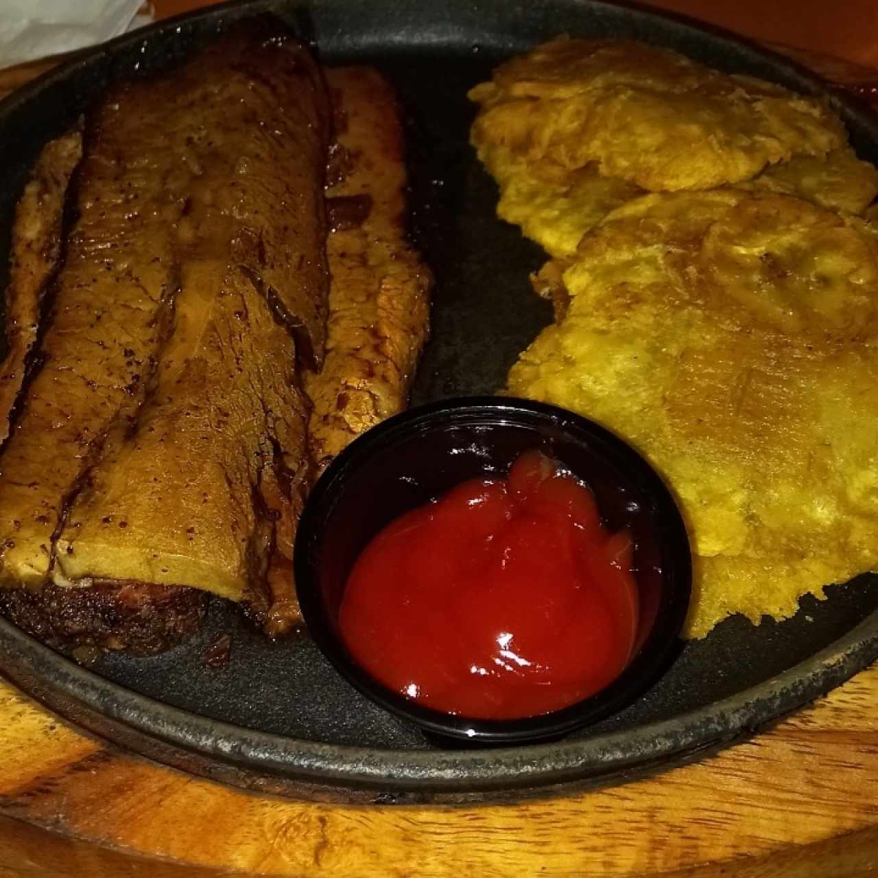 brisket con patacones