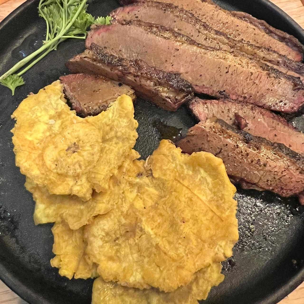 Brisket con patacones