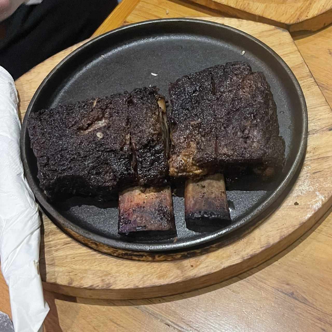 Costilla de res asada.