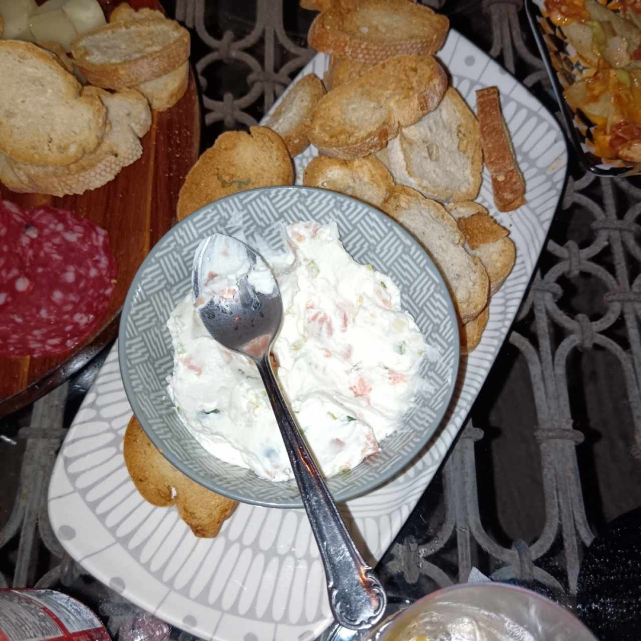 Dip de Queso Crema, Frutos Rojos y Nueces