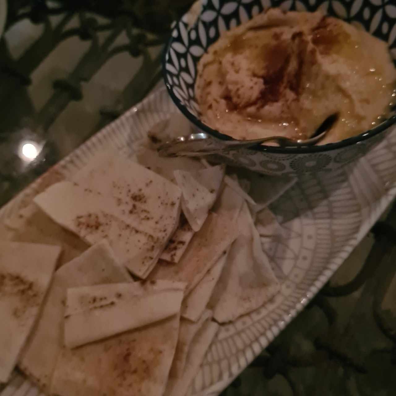 Para Picar - Hummus Con Pita