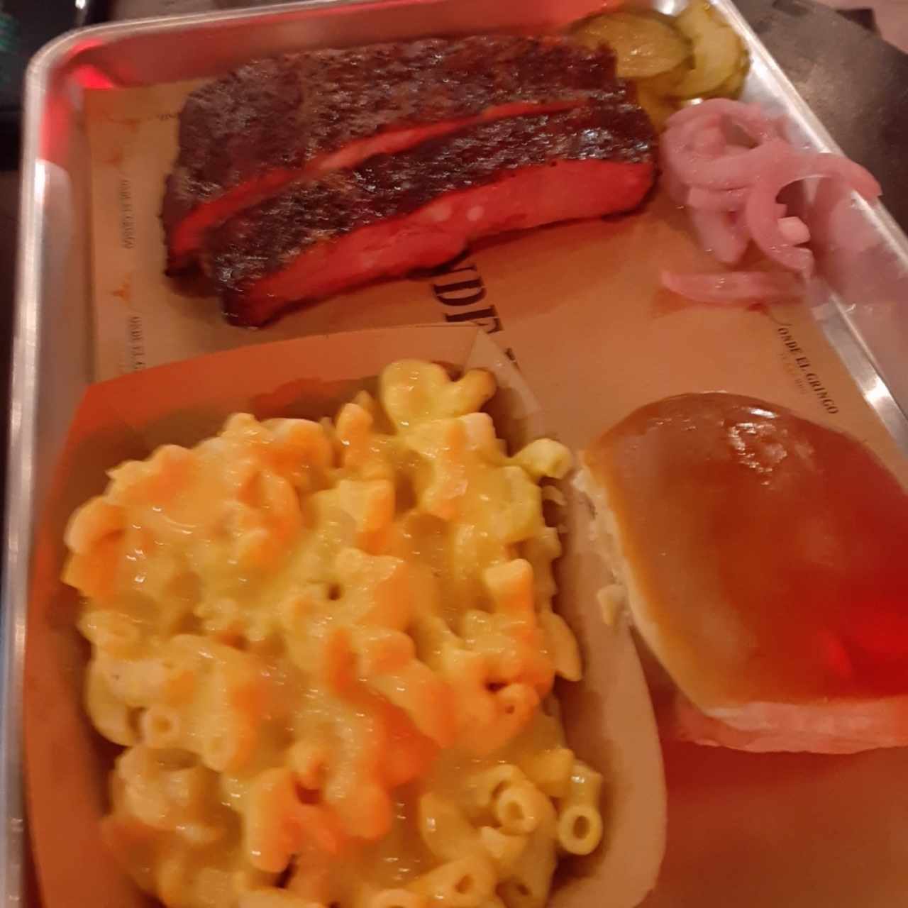 Costillas de Cerdo con un side de Mac and Cheese